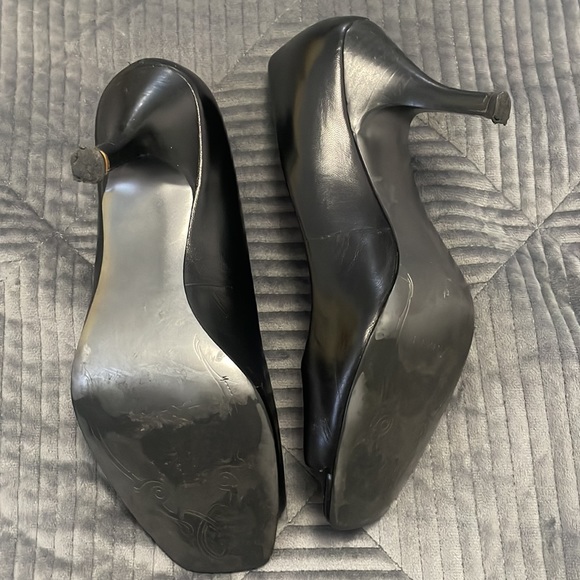 Tahari Open Toe Pump - Picture 2 of 8